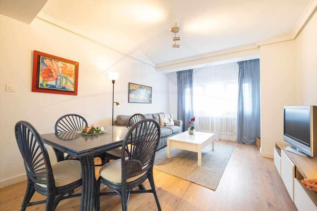 El Carbayedo Apartment Avilés Екстериор снимка